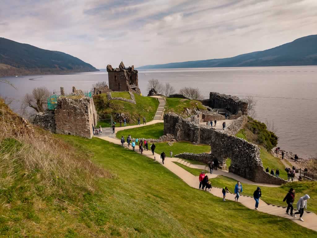 urquhart-castle-and-loch-ness-scotland-castles-and-drams-tour